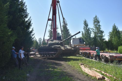 В парке Победы в Больших Кайбицах установили настоящий танк