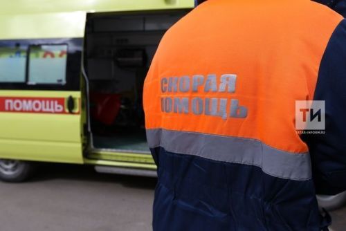 В Казани пьяный водитель иномарки вылетел с дороги на дачный участок и сбил хозяина дома