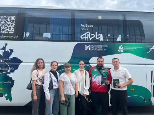 Активная молодежь Кайбицкого района побывала на шоу-конференции «ӘЙТ» в Буинске