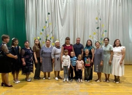 Кайбыч районының Чүти авылы мәдәният йортында Олы Тәрбитнең сәләтле кешеләре әзерләгән матур концерт булып узган