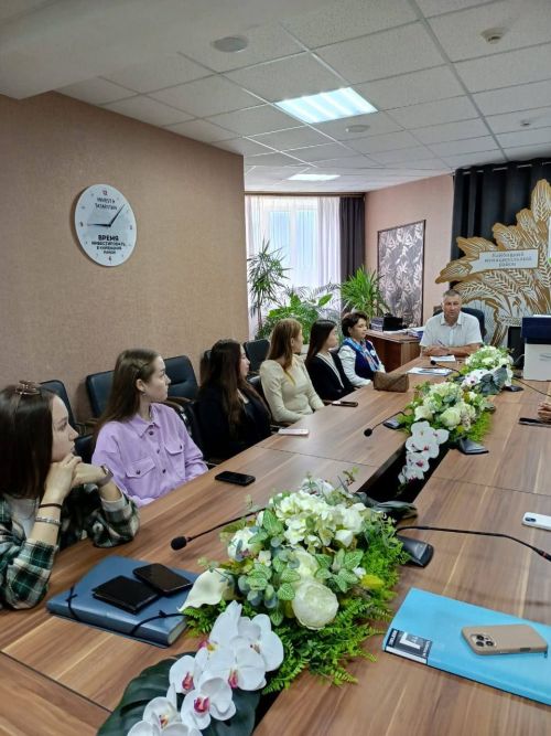Начальник отдела образования Кайбицкого района Ильмас Хамидуллин встретился с выпускниками педагогических направлений