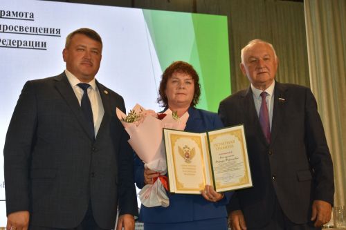На августовской конференции в Кайбицах наградили отличившихся педагогов