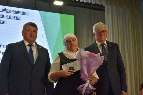 На августовской конференции в Кайбицах наградили отличившихся педагогов