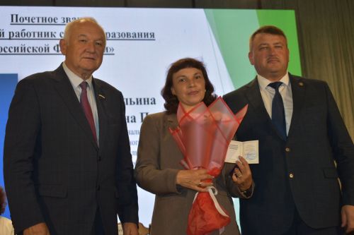 На августовской конференции в Кайбицах наградили отличившихся педагогов
