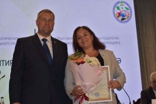 На августовской конференции в Кайбицах наградили отличившихся педагогов
