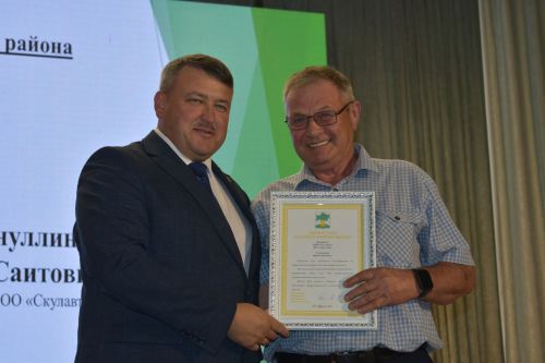 На августовской конференции в Кайбицах наградили отличившихся педагогов