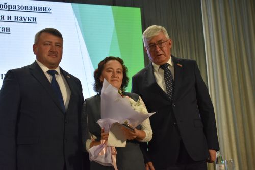 На августовской конференции в Кайбицах наградили отличившихся педагогов