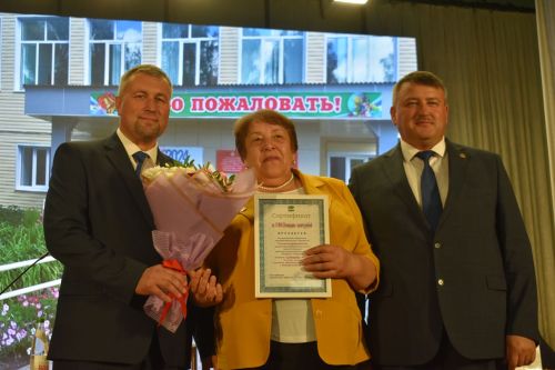 На августовской конференции в Кайбицах наградили отличившихся педагогов