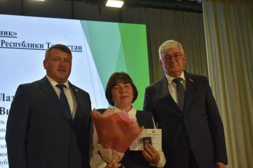На августовской конференции в Кайбицах наградили отличившихся педагогов