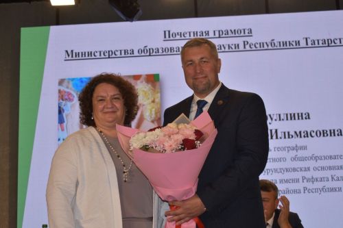 На августовской конференции в Кайбицах наградили отличившихся педагогов