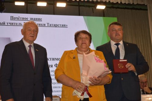 На августовской конференции в Кайбицах наградили отличившихся педагогов