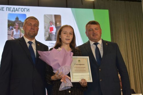 На августовской конференции в Кайбицах наградили отличившихся педагогов