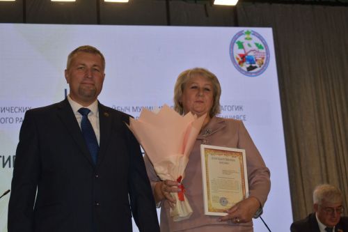 На августовской конференции в Кайбицах наградили отличившихся педагогов