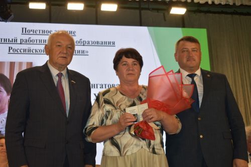 На августовской конференции в Кайбицах наградили отличившихся педагогов