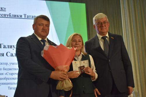 На августовской конференции в Кайбицах наградили отличившихся педагогов