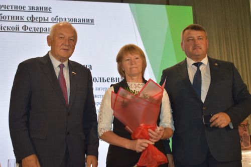 На августовской конференции в Кайбицах наградили отличившихся педагогов
