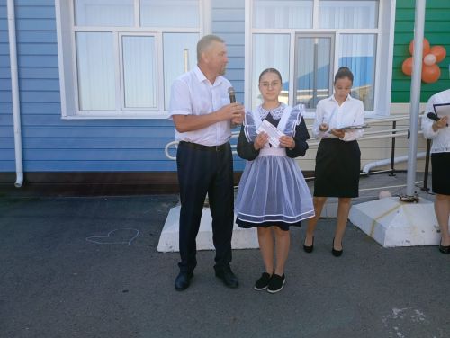 Кошман мәктәбендә узган Белем бәйрәменнән мизгелләр