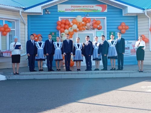 Кошман мәктәбендә узган Белем бәйрәменнән мизгелләр