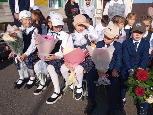 Кошман мәктәбендә узган Белем бәйрәменнән мизгелләр
