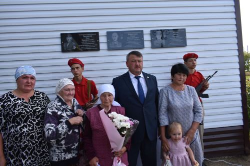 Чүти мәктәбендә 1 сентябрьдә Геройлар хөрмәтенә элмә такталар ачылды