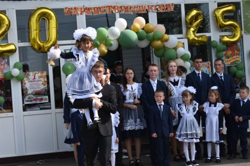 Чүти мәктәбендә 1 сентябрьдә Геройлар хөрмәтенә элмә такталар ачылды