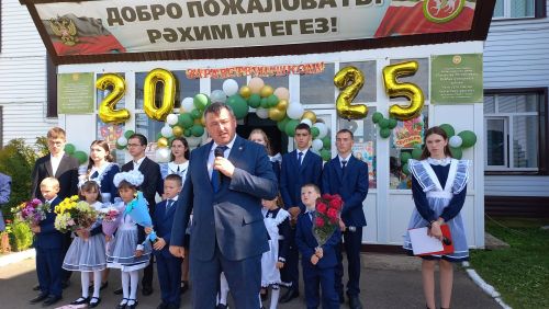 Чүти мәктәбендә 1 сентябрьдә Геройлар хөрмәтенә элмә такталар ачылды