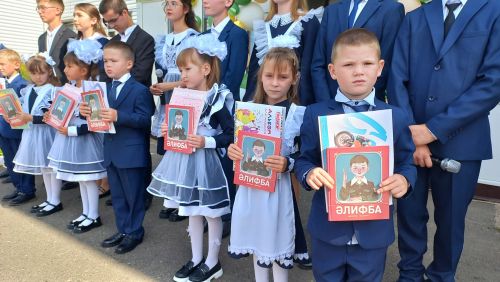 Чүти мәктәбендә 1 сентябрьдә Геройлар хөрмәтенә элмә такталар ачылды