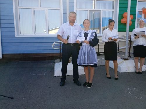 Кошман мәктәбендә узган Белем бәйрәменнән мизгелләр