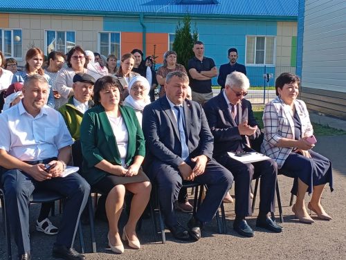 Кошман мәктәбендә узган Белем бәйрәменнән мизгелләр