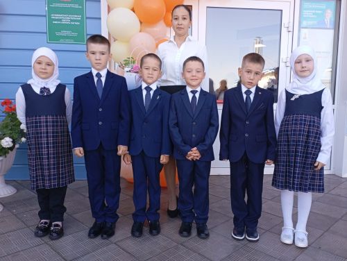 Кошман мәктәбендә узган Белем бәйрәменнән мизгелләр