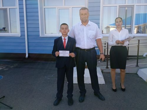 Кошман мәктәбендә узган Белем бәйрәменнән мизгелләр
