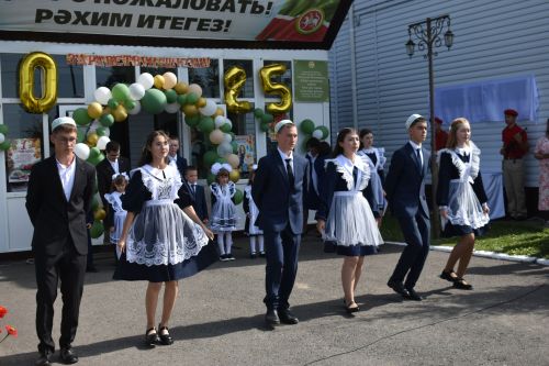 Чүти мәктәбендә 1 сентябрьдә Геройлар хөрмәтенә элмә такталар ачылды