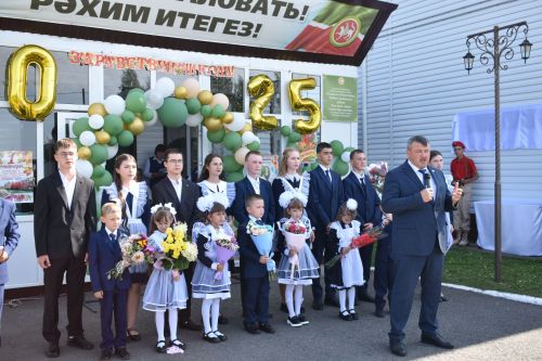 Чүти мәктәбендә 1 сентябрьдә Геройлар хөрмәтенә элмә такталар ачылды