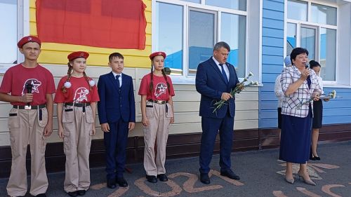 Махсус хәрби операция барышында батырларча һәлак булган авылдашлары истәлегенә Кошманда мемориаль такта ачылды