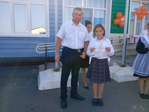 Кошман мәктәбендә узган Белем бәйрәменнән мизгелләр