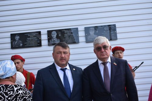 Чүти мәктәбендә 1 сентябрьдә Геройлар хөрмәтенә элмә такталар ачылды