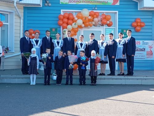 Кошман мәктәбендә узган Белем бәйрәменнән мизгелләр