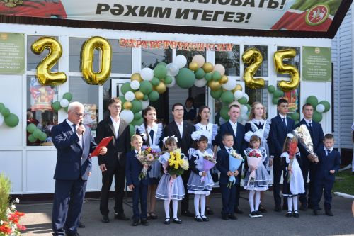 Чүти мәктәбендә 1 сентябрьдә Геройлар хөрмәтенә элмә такталар ачылды
