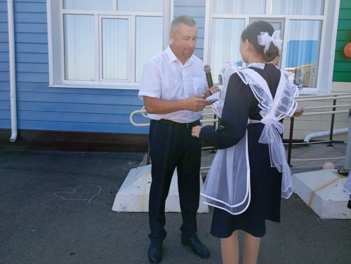 Кошман мәктәбендә узган Белем бәйрәменнән мизгелләр