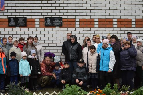 В Надеждине открыли мемориальную доску в память о погибших в спецоперации