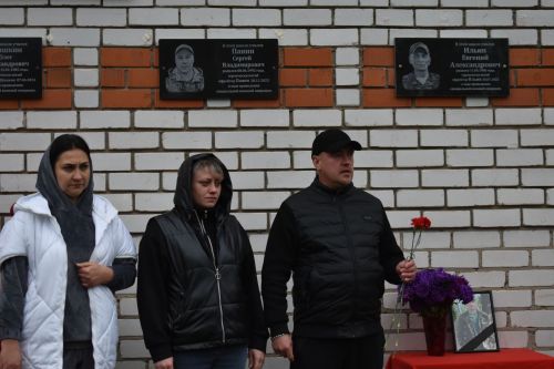 В Надеждине открыли мемориальную доску в память о погибших в спецоперации