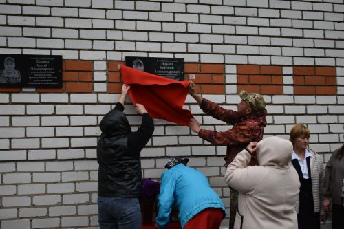 В Надеждине открыли мемориальную доску в память о погибших в спецоперации