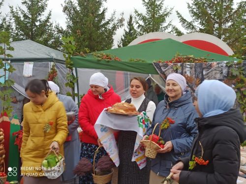 В Кайбицах состоялся праздник «Дары осени» - осенняя ярмарка с участием школ района