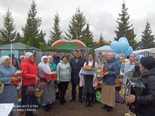 В Кайбицах состоялся праздник «Дары осени» - осенняя ярмарка с участием школ района