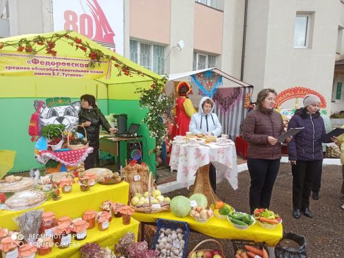 В Кайбицах состоялся праздник «Дары осени» - осенняя ярмарка с участием школ района