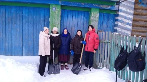 Ученики-тимуровцы Хозесановской школы проявили инициативу и провели акцию помощи пожилым жителям своего села после сильного снегопада