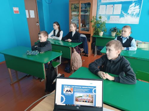 В Старочечкабской школе прошло увлекательное внеклассное мероприятие, посвященное зимним праздникам и новогодним традициям народов России