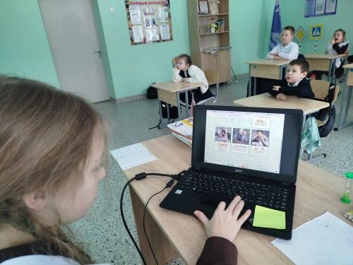 На уроке «Разговоры о важном» в Старотябердинской школе ознакомились с Третьяковской галереей