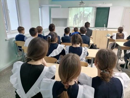 На уроке «Разговоры о важном» в Старотябердинской школе ознакомились с Третьяковской галереей