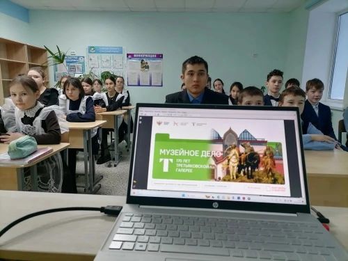 На уроке «Разговоры о важном» в Старотябердинской школе ознакомились с Третьяковской галереей